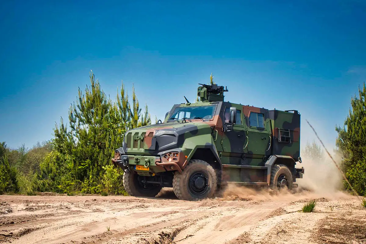 Leonardo valuta l'acquisto di Iveco Defence Vehicles