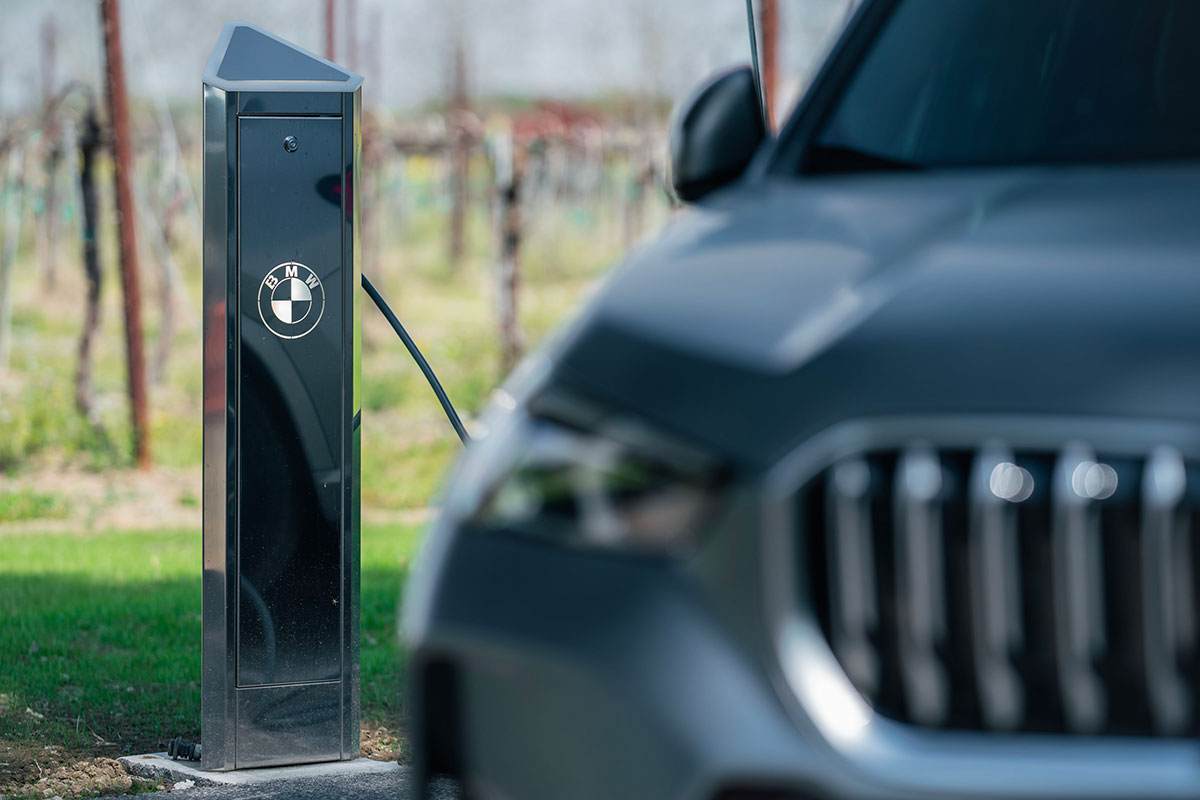 Le auto elettriche Bmw sorpassano Tesla in Europa