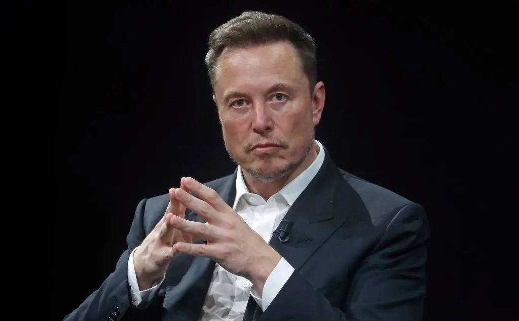 Tesla sorprende la Borsa (ed Elon Musk guadagna 33,5 miliardi di dollari)