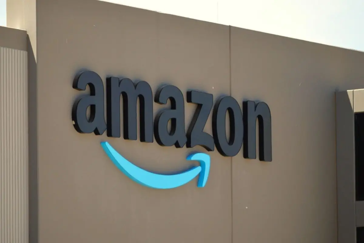 Amazon fa rientrare in ufficio i dipendenti: stop al lavoro ibrido