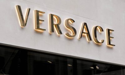 Versace, Capri Holding potrebbe cedere il brand