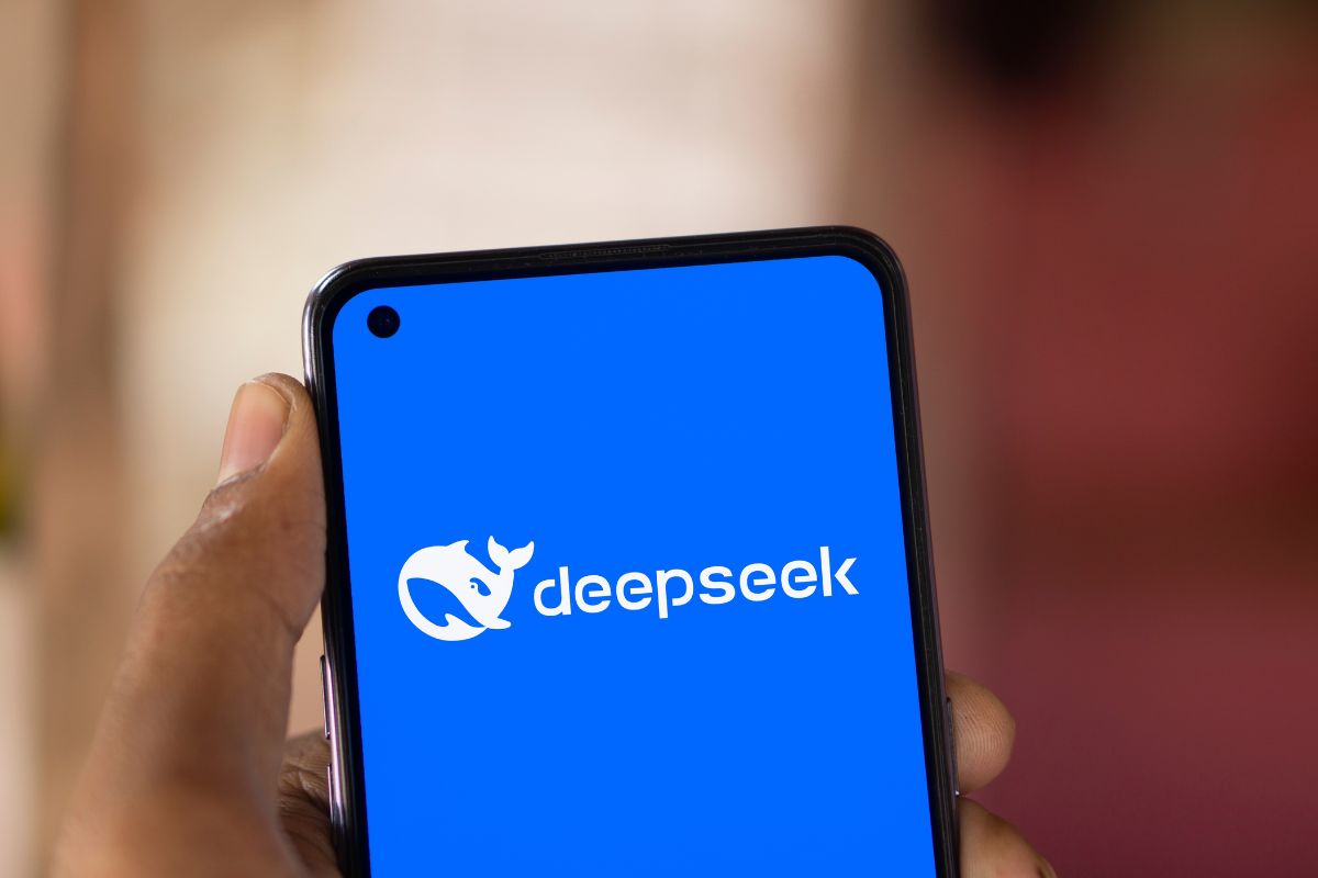 L’app DeepSeek scompare dagli store di Apple e Google in Italia: ecco perché