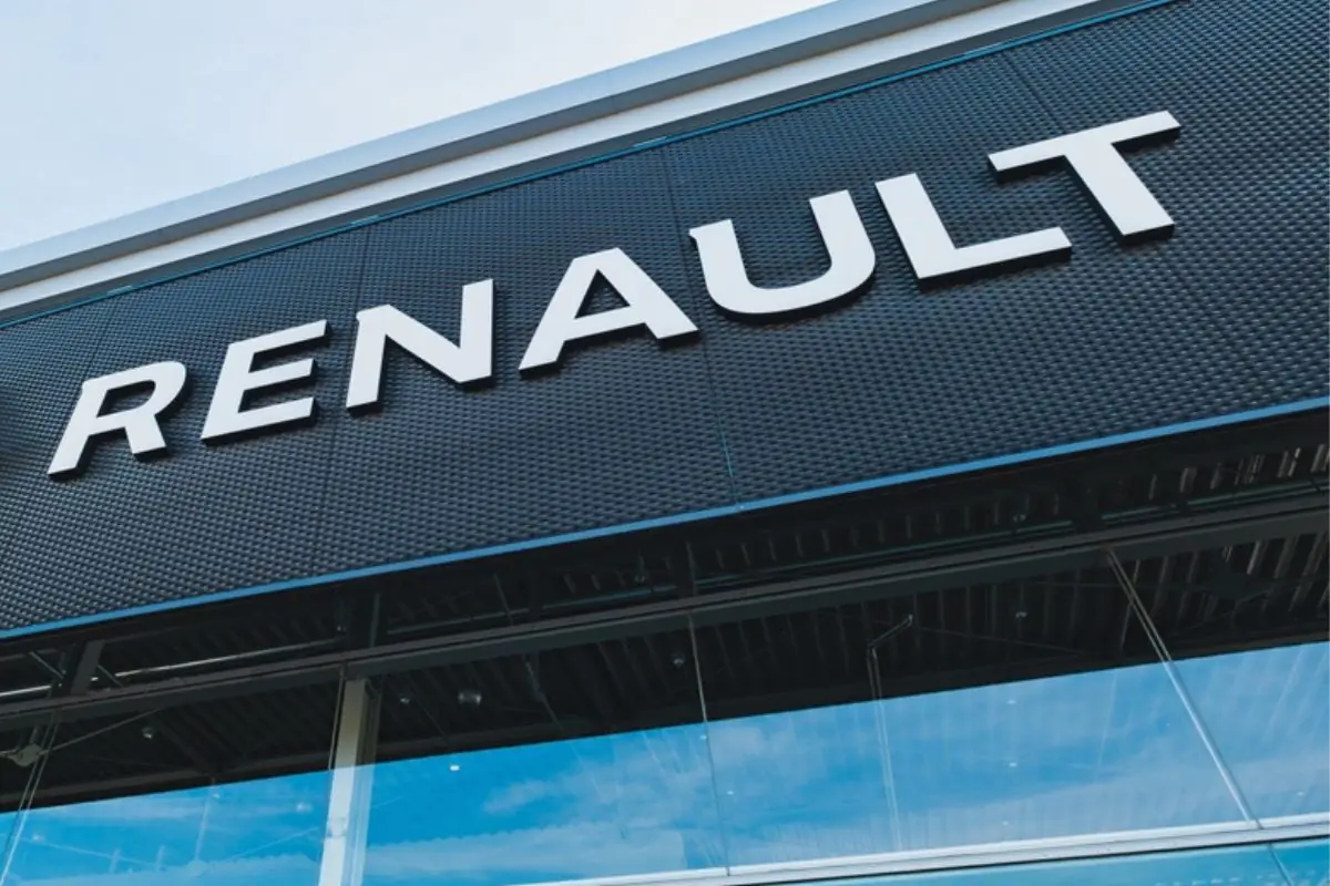 Renault supera Stellantis nel mercato vendite europeo: è una svolta storica