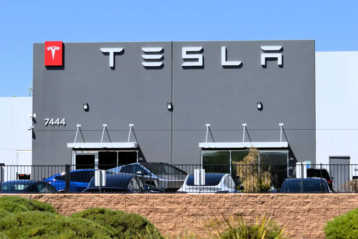 Tesla vende i crediti CO2, strategia anti multe dell'Unione Europea