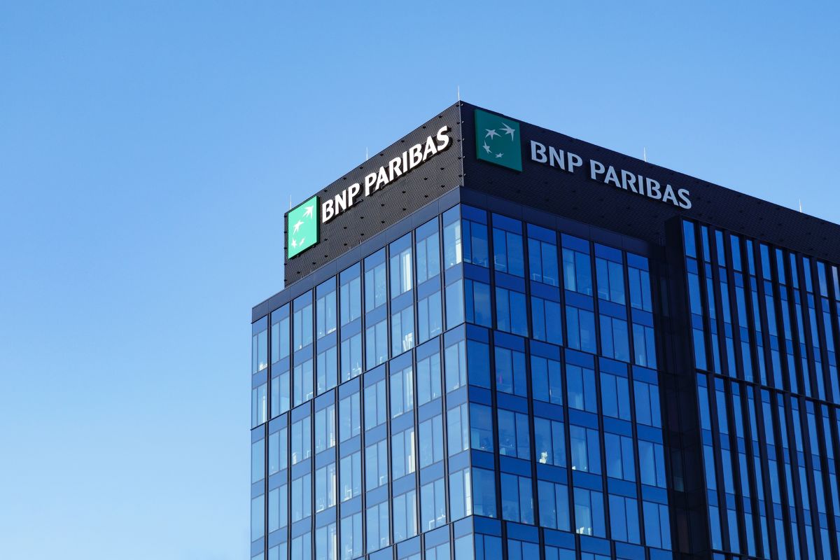 Bnp Paribas chiude il 2024 con utili a 11,7 miliardi di euro: risultati oltre le aspettative