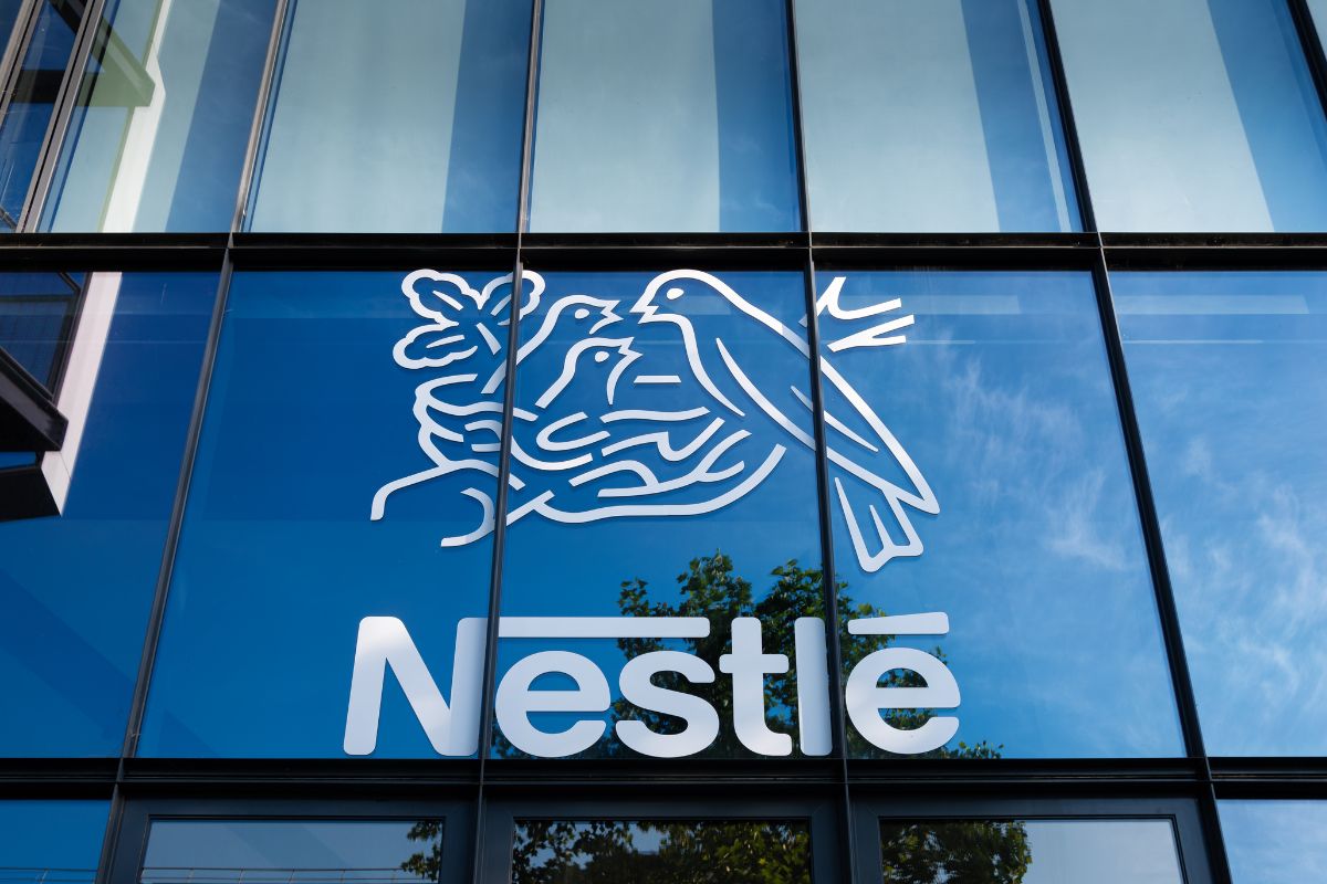 Nestlé, fatturato e utile 2024 in calo ma cresce il dividendo: previsioni 2025