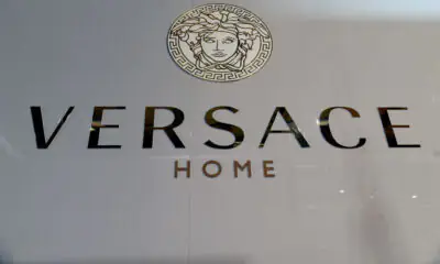 Prada vicina all’acquisizione di Versace: operazione da 1,5-2 miliardi di euro