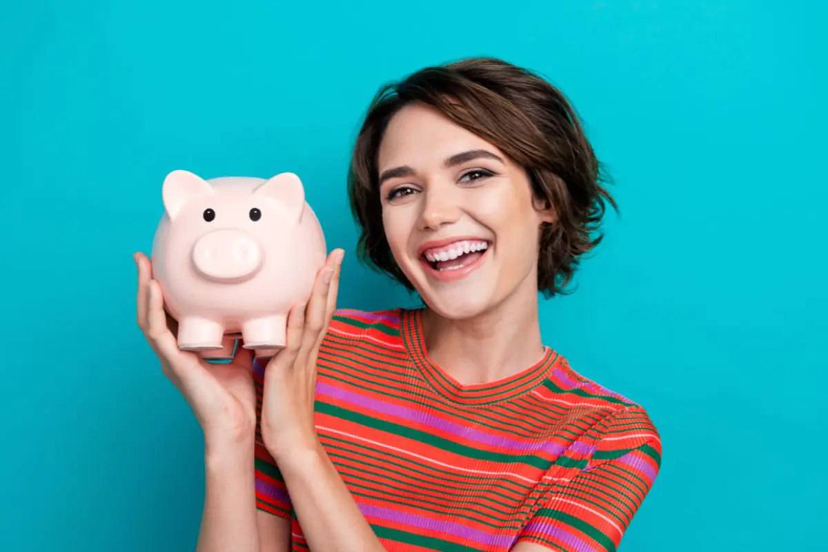Donne e risparmio, si indebitano meno e condividono le scelte economiche con il partner